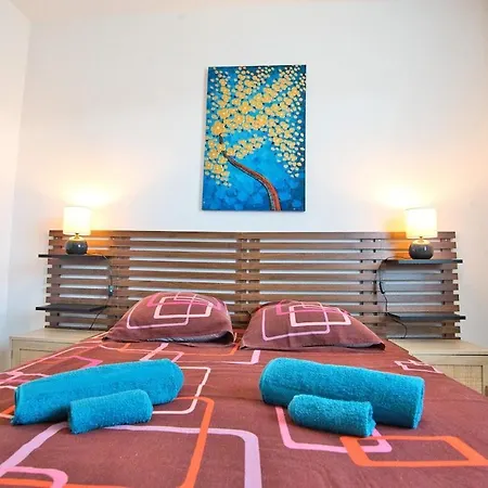 House With Pool In - Exotic Garden Villa Uzes