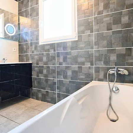 Villa House With Pool In - Exotic Garden Uzes